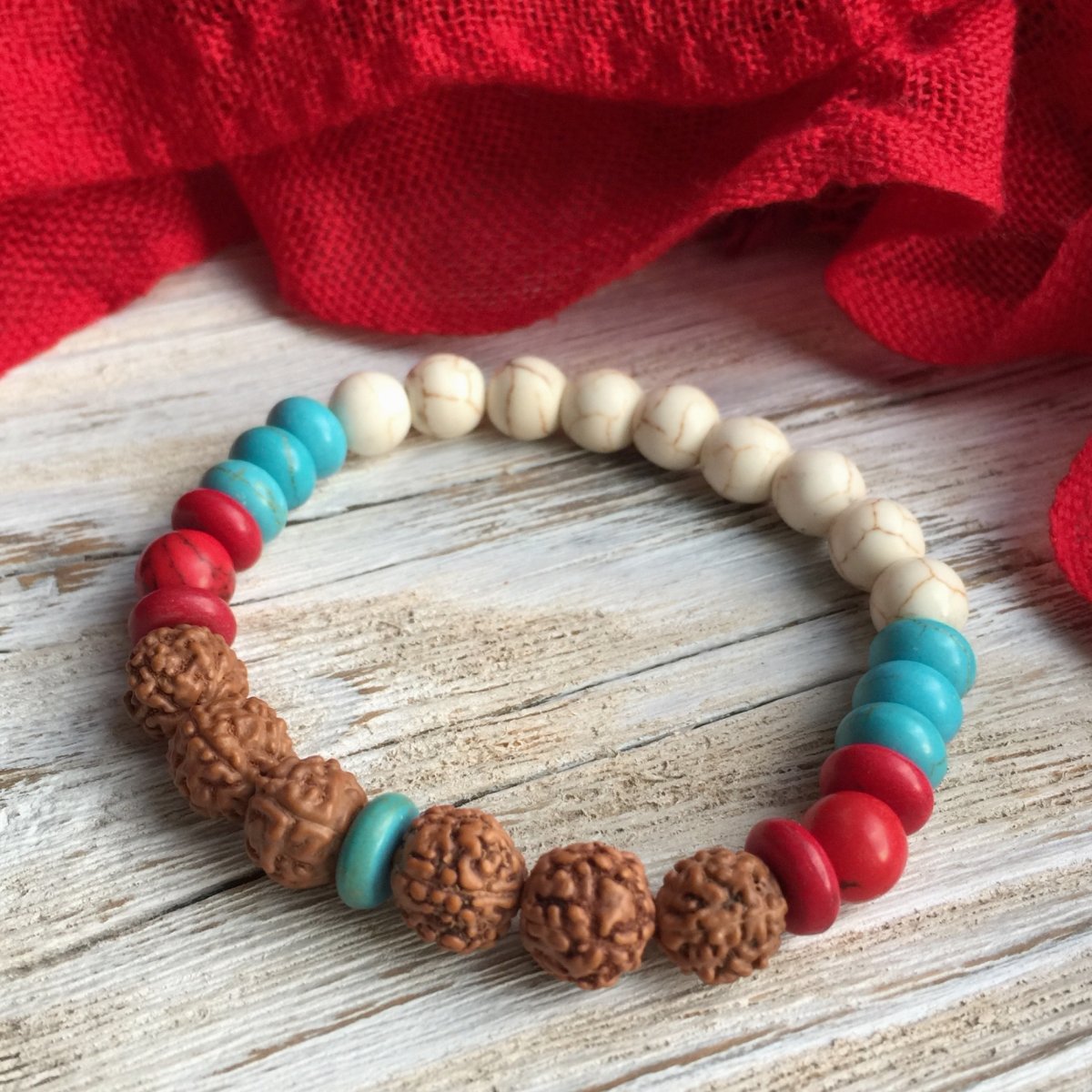 Kamínkovník s Rudrakshou