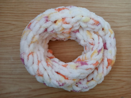 Měkký pletený nákrčník puffy - bílá-žlutá-oranžová-fialová 