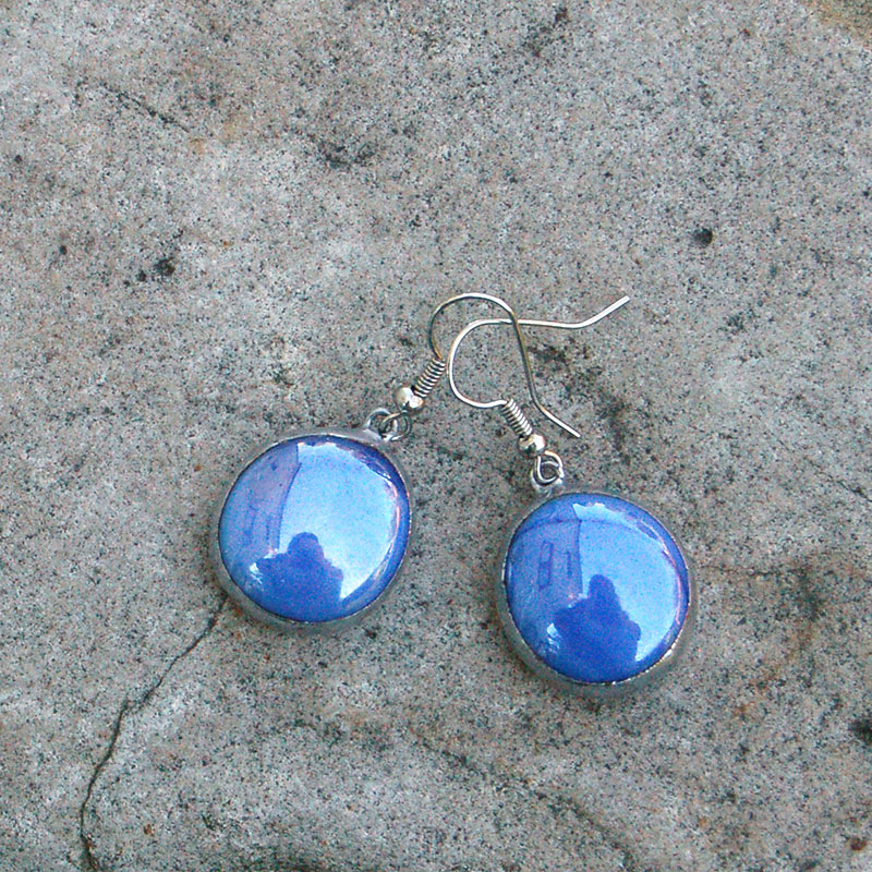 Skleněné blankytně modré pecky