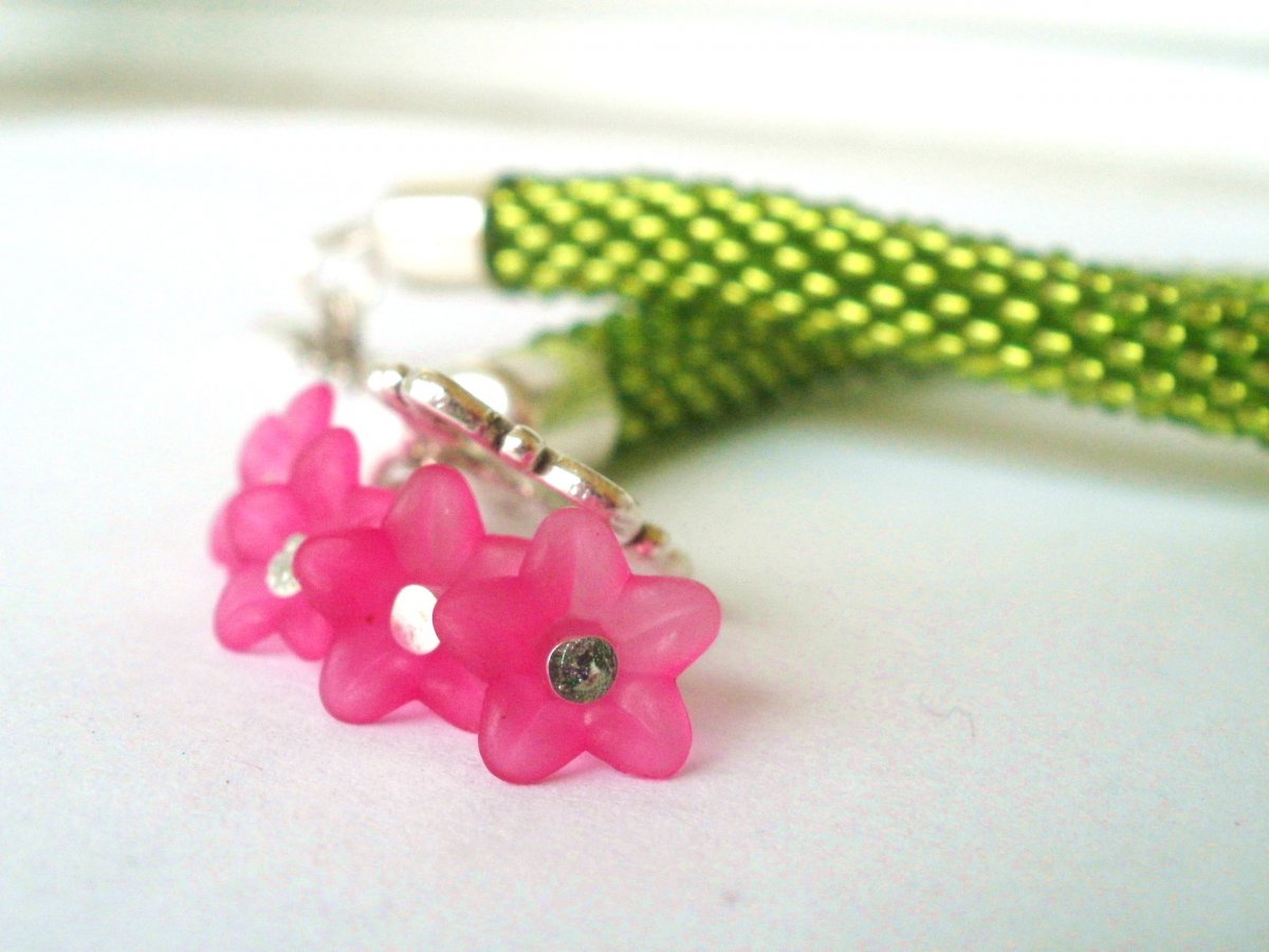 Háčkovaný náramek rozkvetlá louka II.