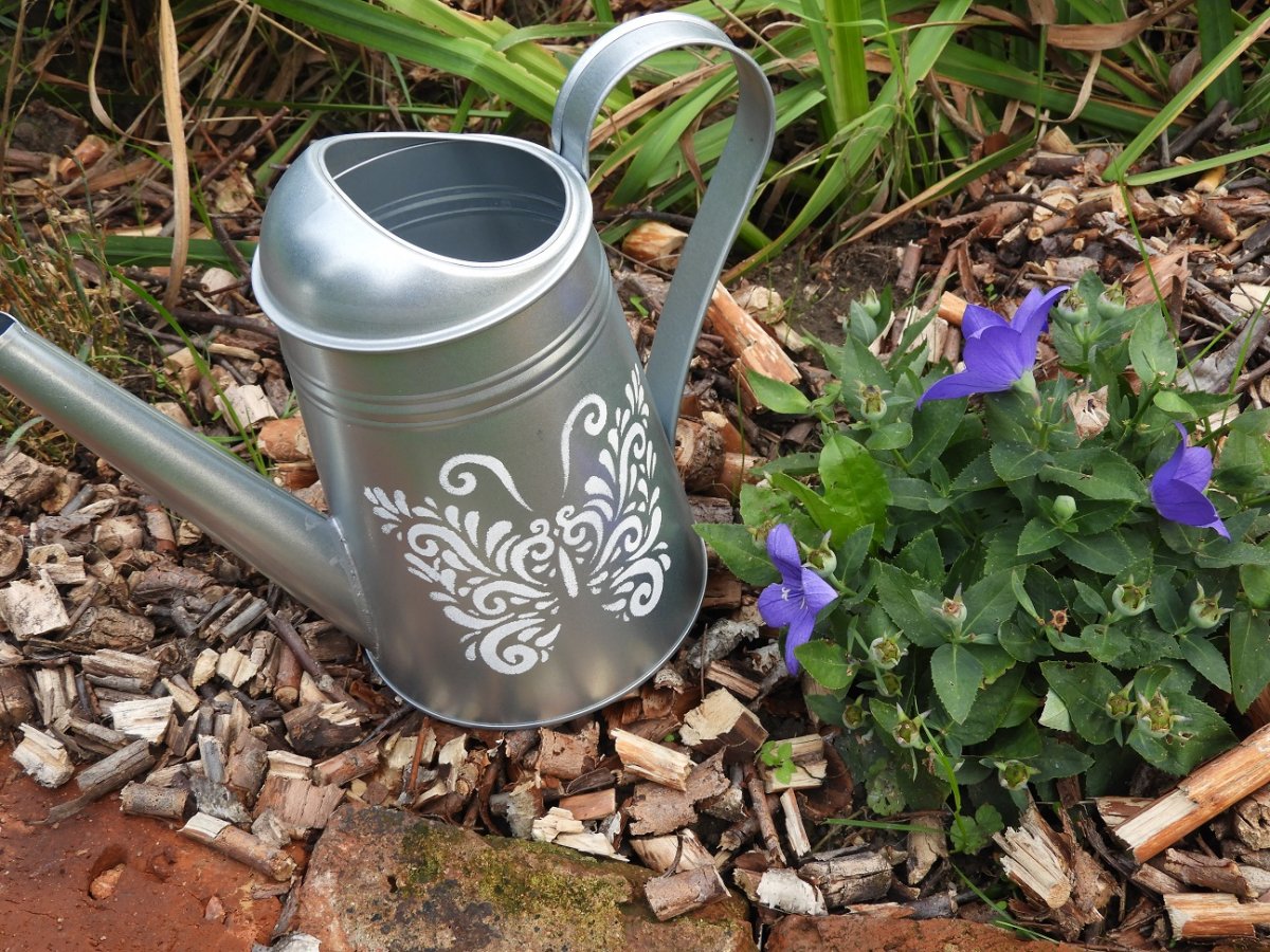 Plechová konvička - bílý motýl