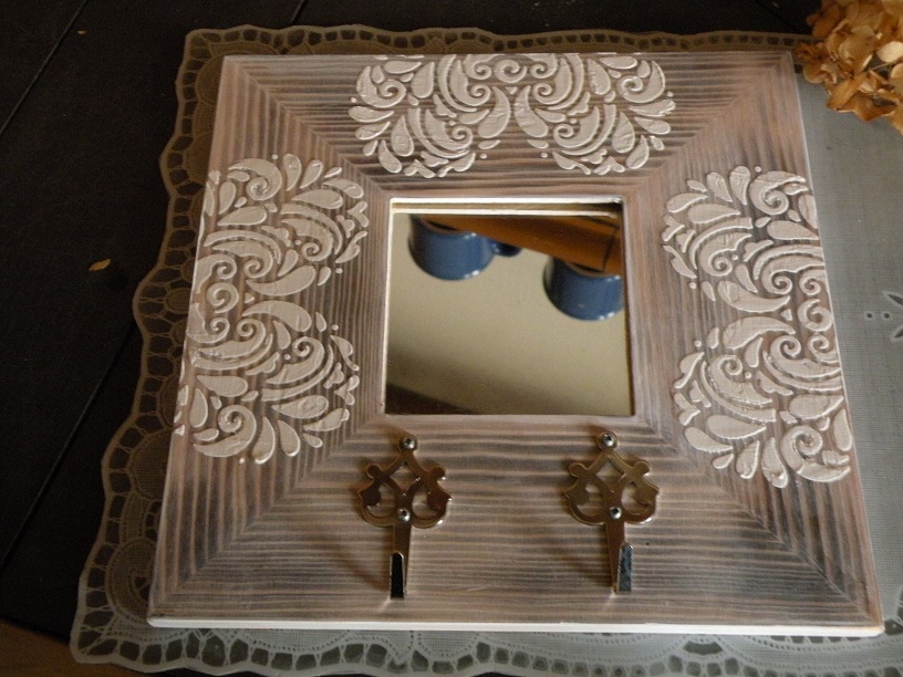 Zrcadlo/věšák na klíče, šperky - krása dřeva bílá