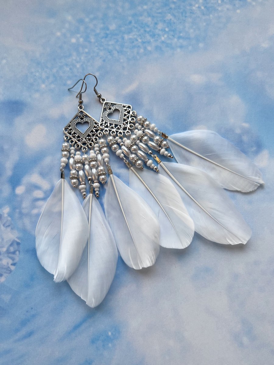 Peříčkové bílé náušnice