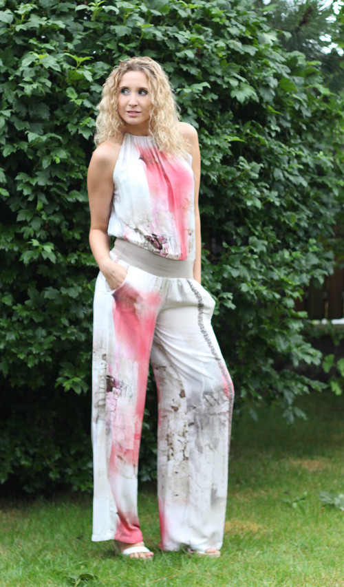 Růžovobéžový overal na ramínka