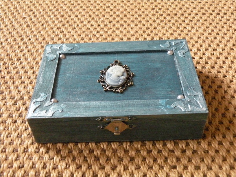 Šperkovnice tmavěmodrá s kamejí