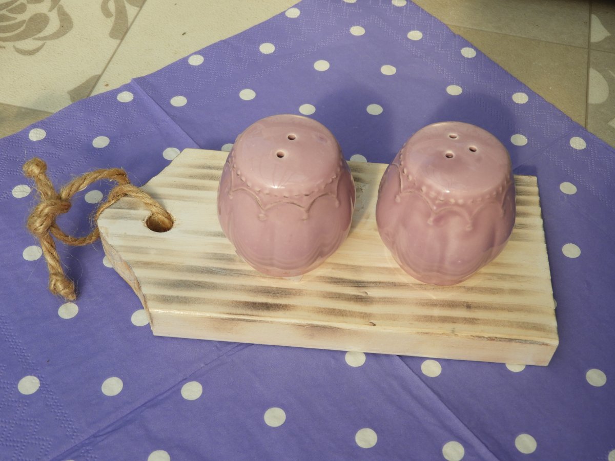 Sada na sůl a pepř romantická s prkénkem2