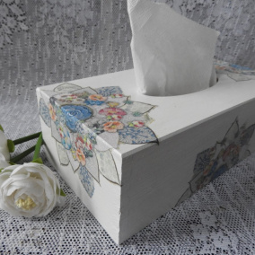 Krabička na kapesníky bílá s mandalami květinkami