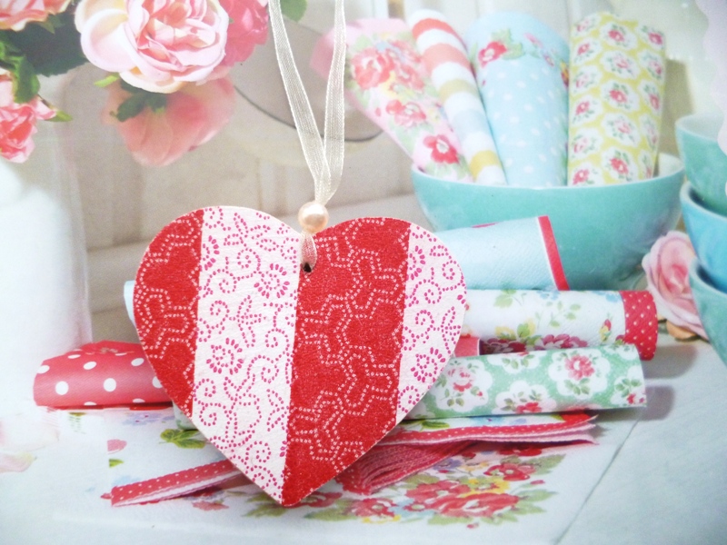 romantické srdíčko menší červené proužky