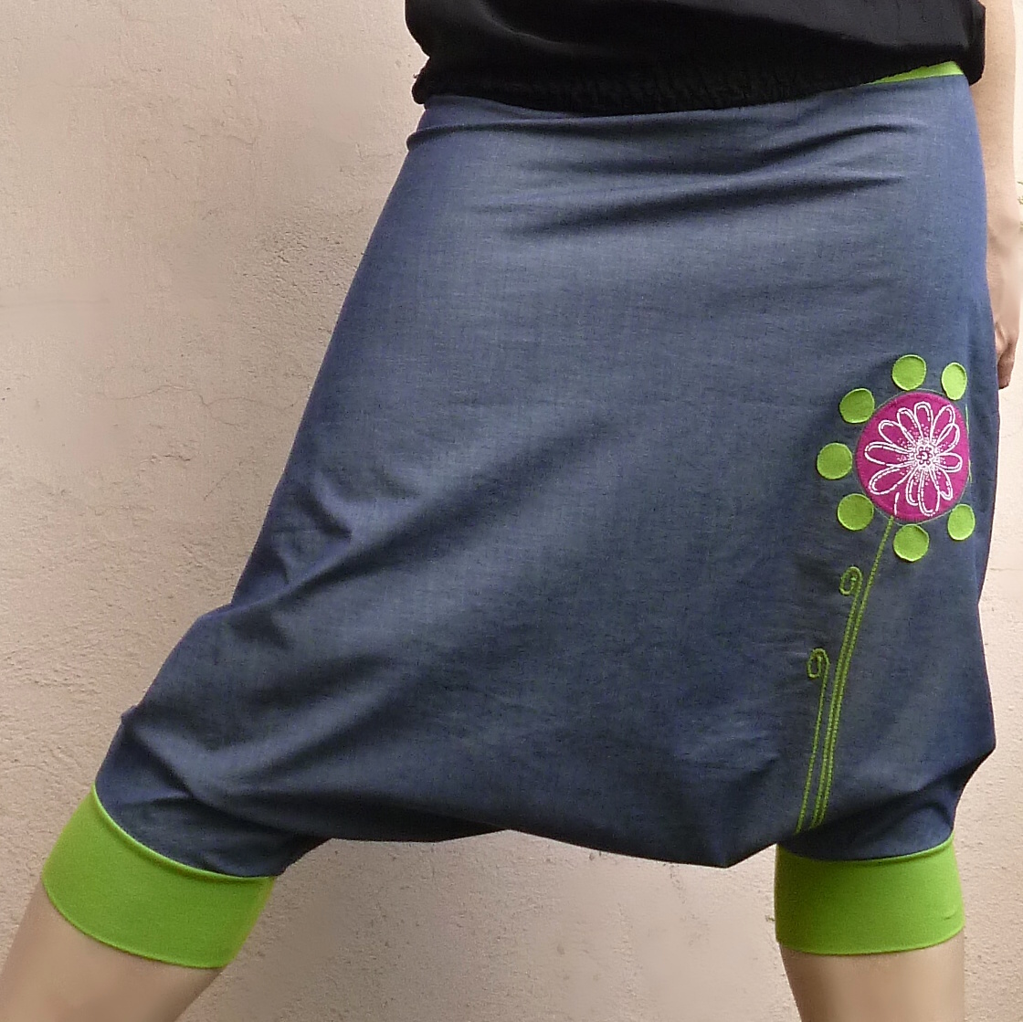 Kalhoty či sukně ... džínová s květinou