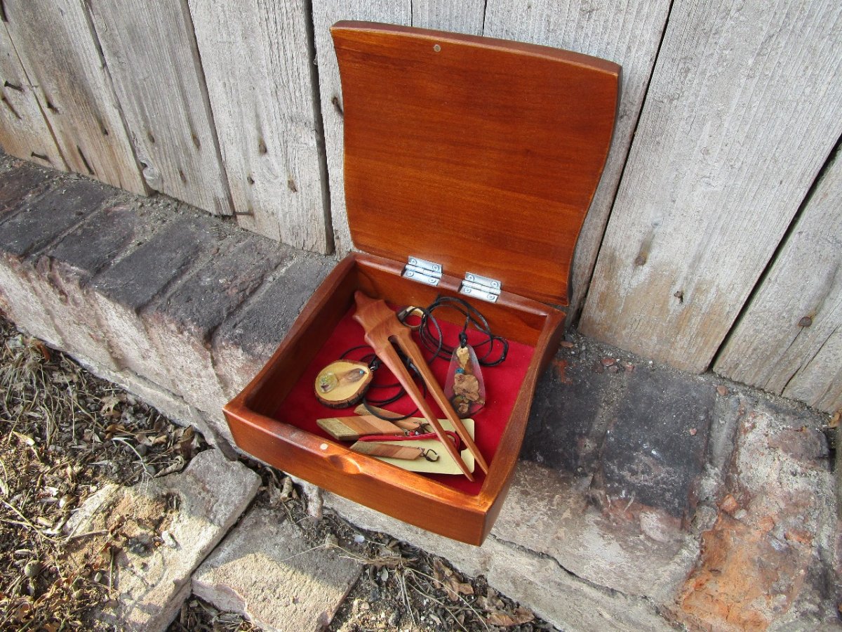 Šperkovnice s vlnitými boky