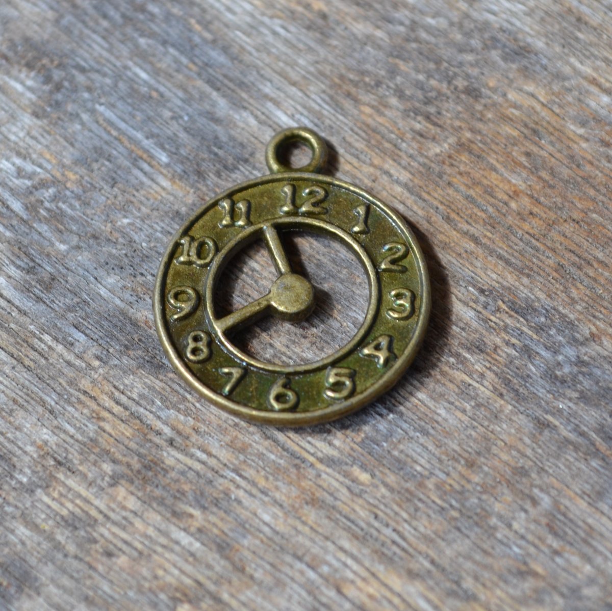 Hodiny 17*21 mm 1 ks-4721