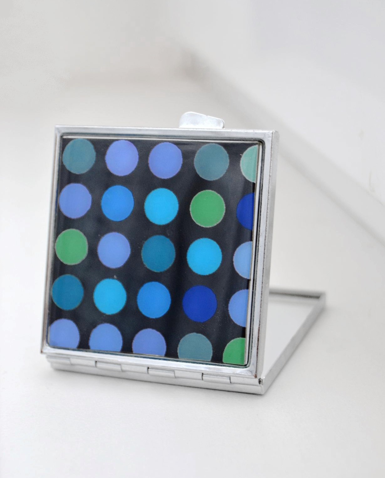 Puntíkaté zrcátko