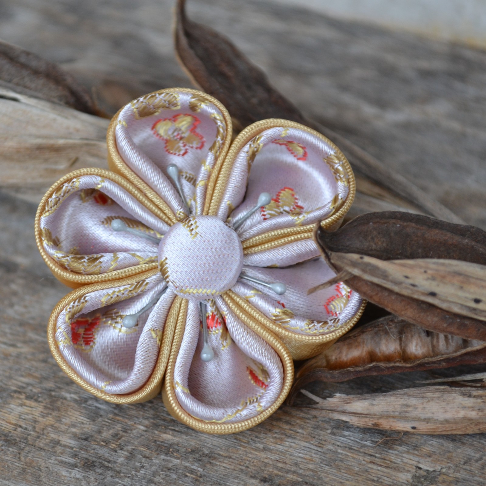 Kanzashi brož -Kori