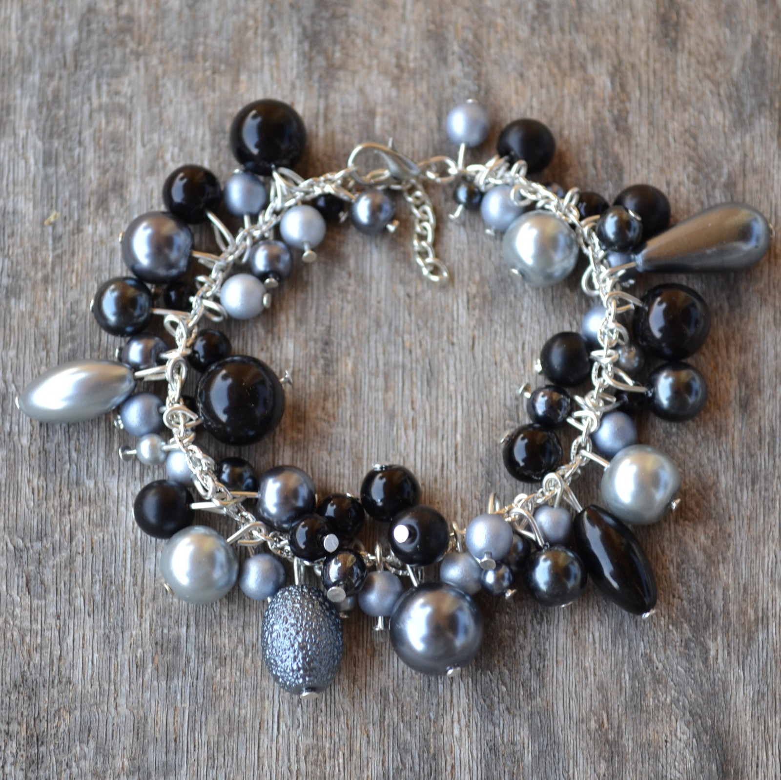 Perličkový náramek - černý