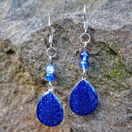 Modré pryskyřicové slzy