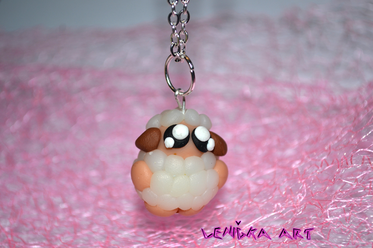 Bílá ovečka na řetízku