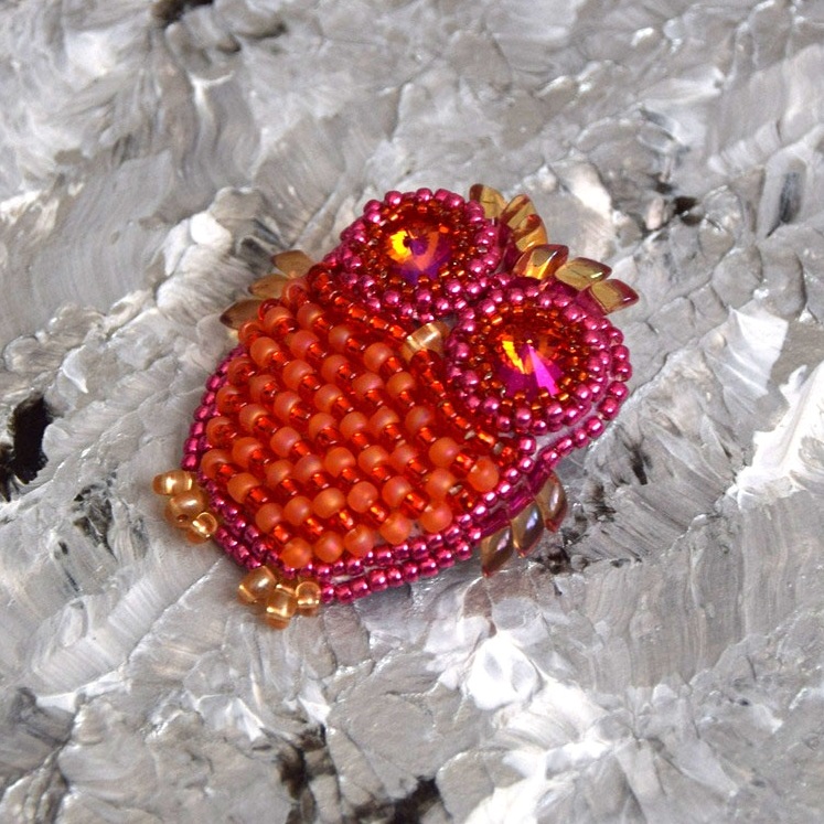 Sovička se Swarovskiho očičky - červenorůžová