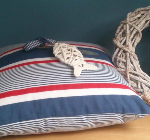 ODPOLEDNE U ŘEKY / pruhy