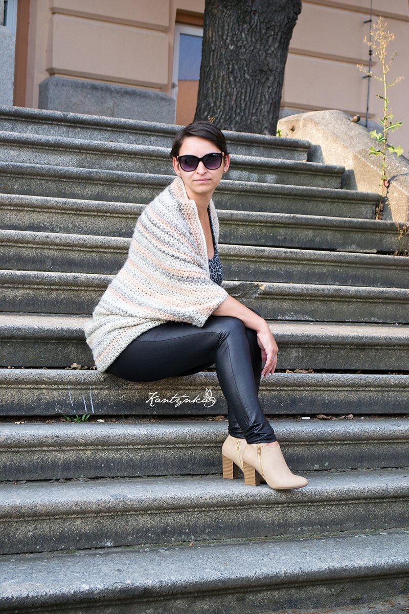 Háčkovaný svetřík