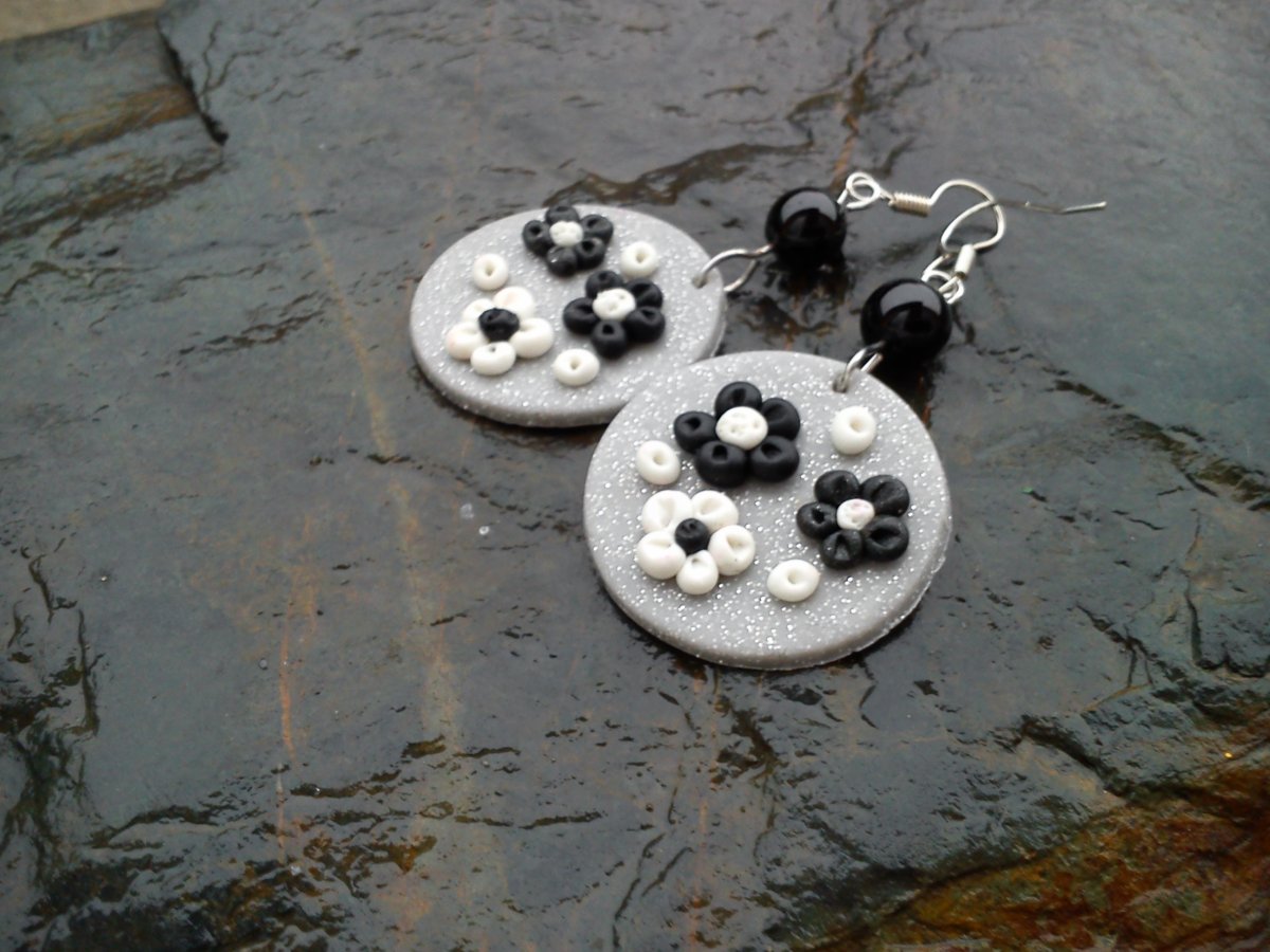 Černobílé květinky