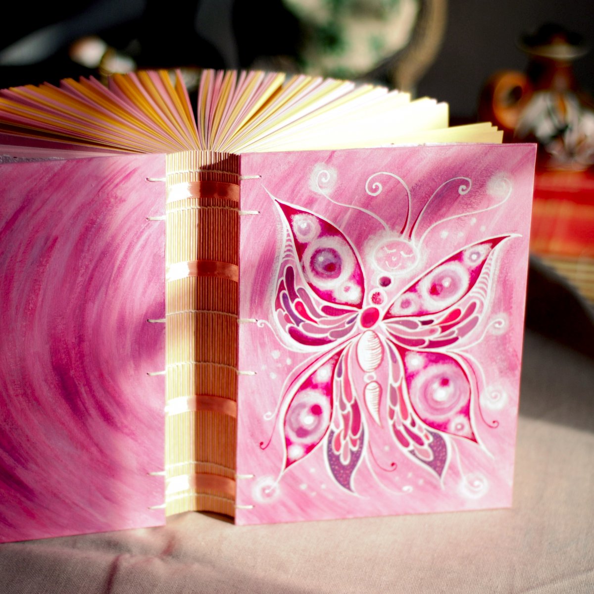 Velký roztančený motýlí zápisník