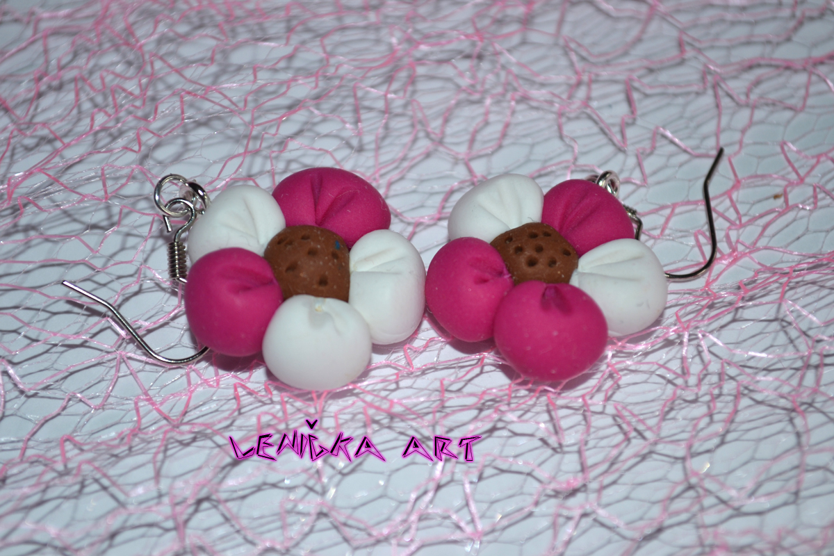 Bílorůžové kytičkové náušničky 