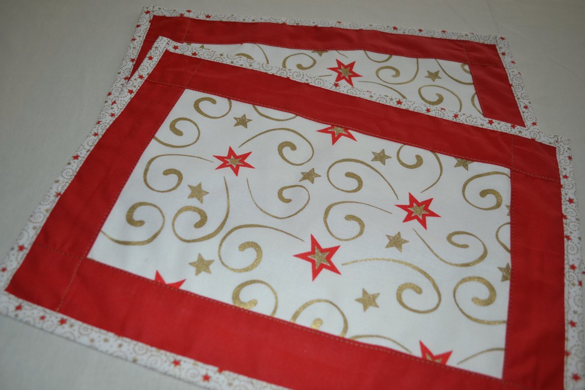 Vánoční prostírání červené hvězdy na smetanové