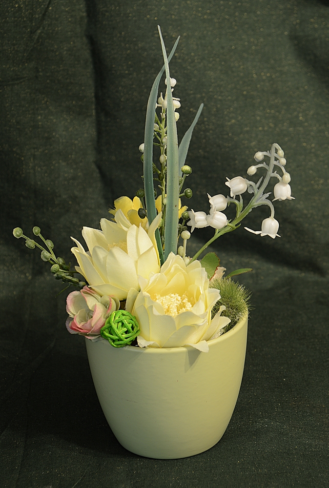 jarní světlezelený květníček