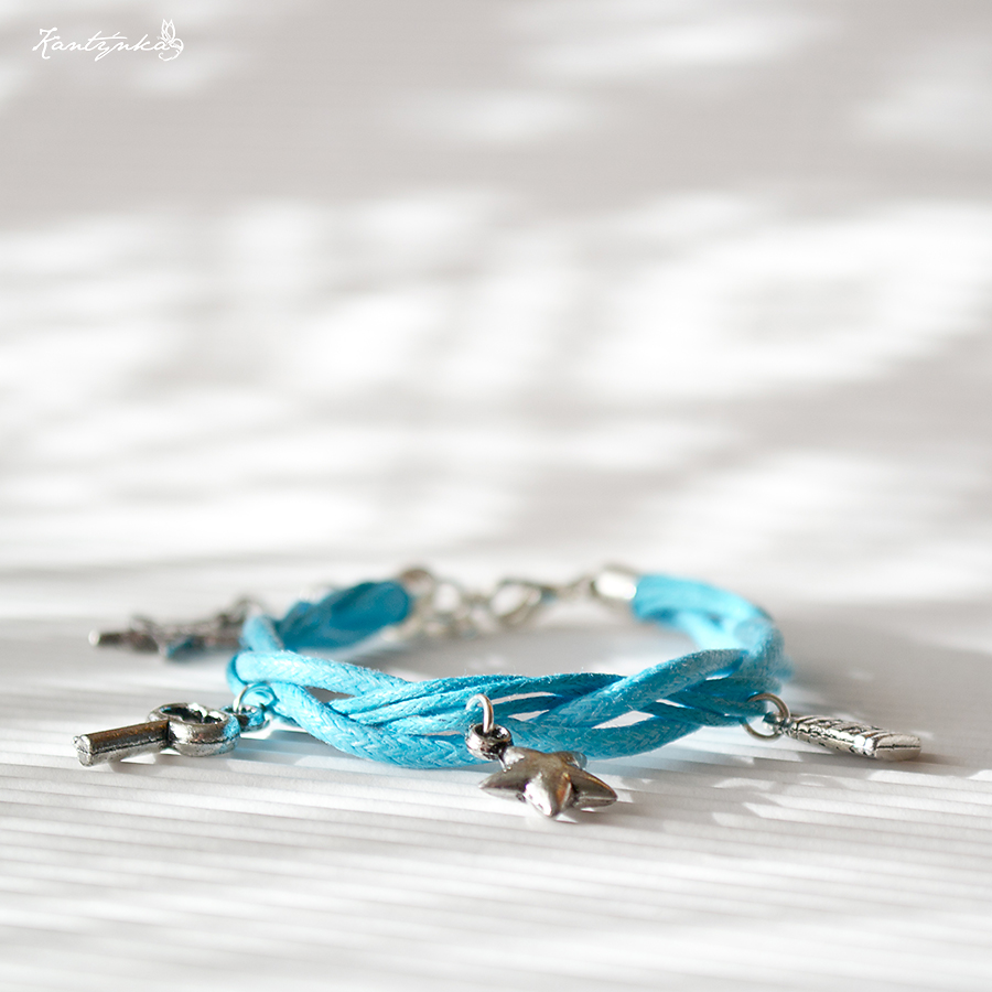 Šňůrkový náramek