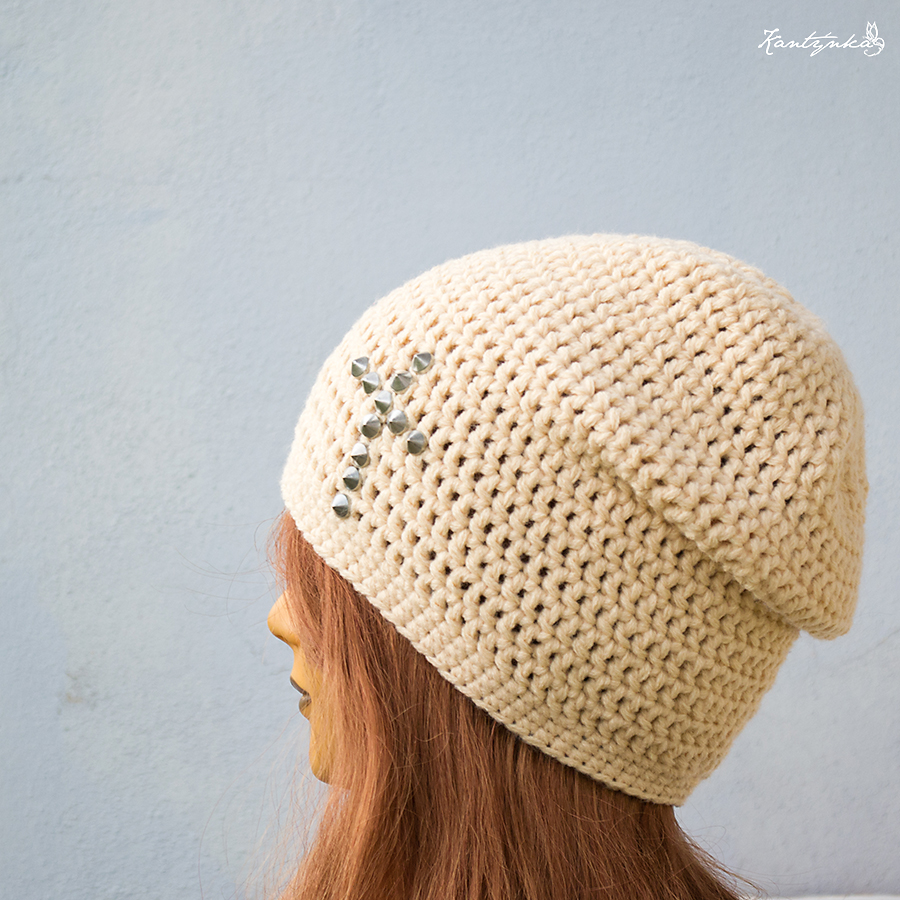 Dámská dlouhá čepice s křížem