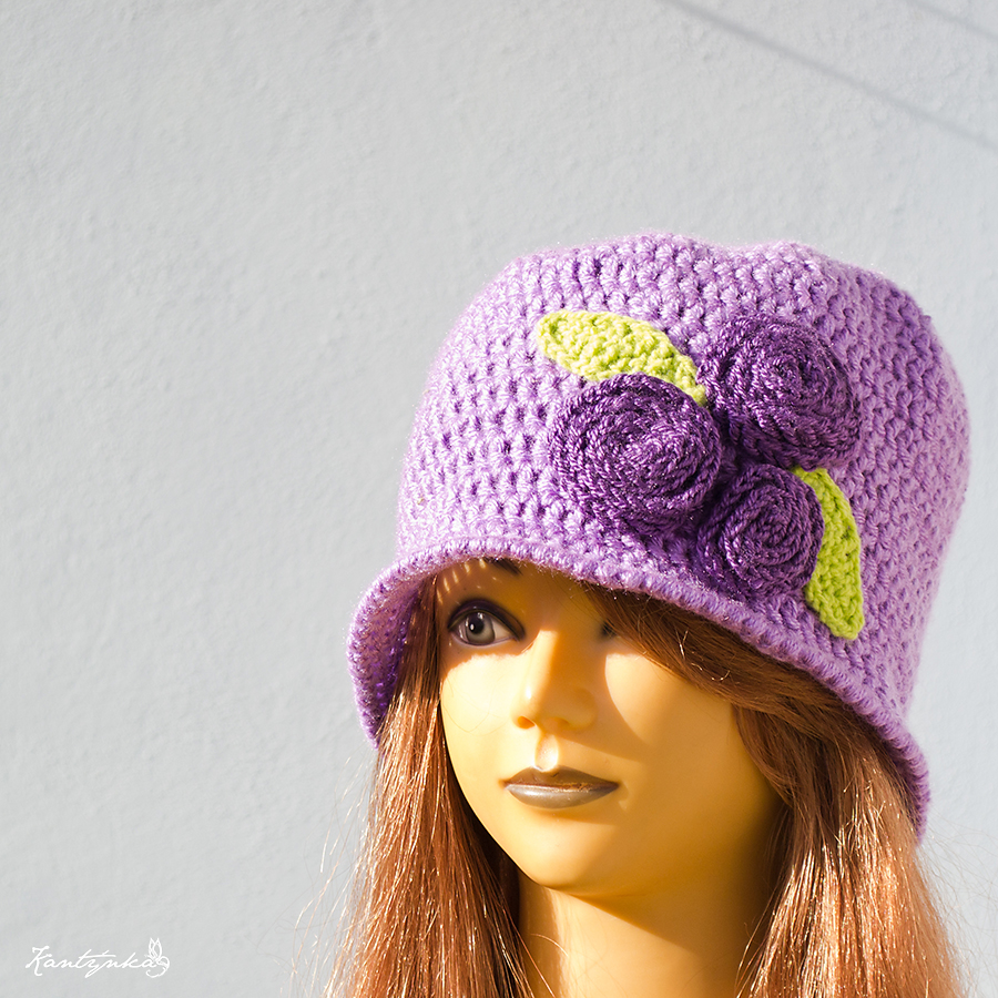 Elegantní dámský háčkovaný klobouček