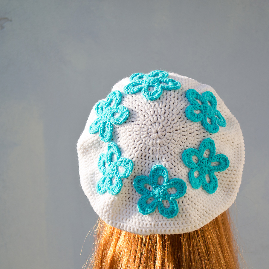 Jarní kvetoucí baret