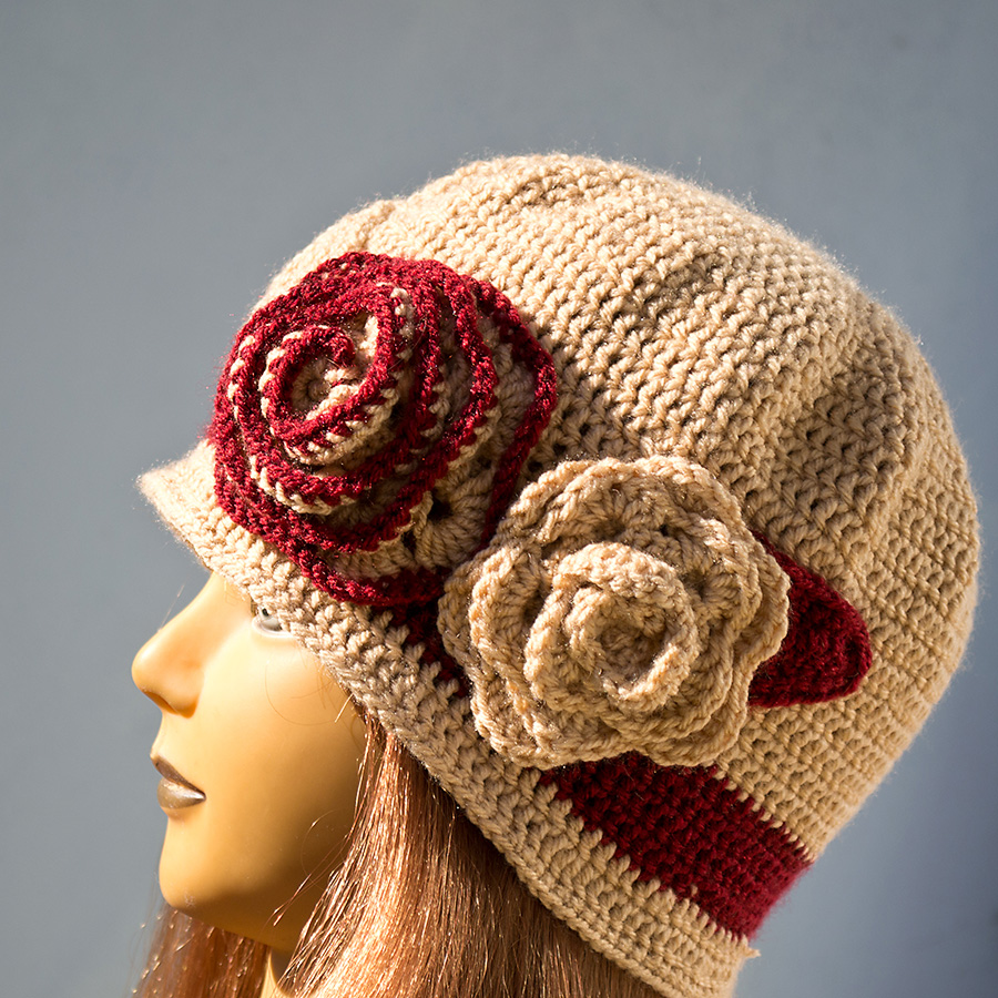 Elegantní dámský háčkovaný klobouček