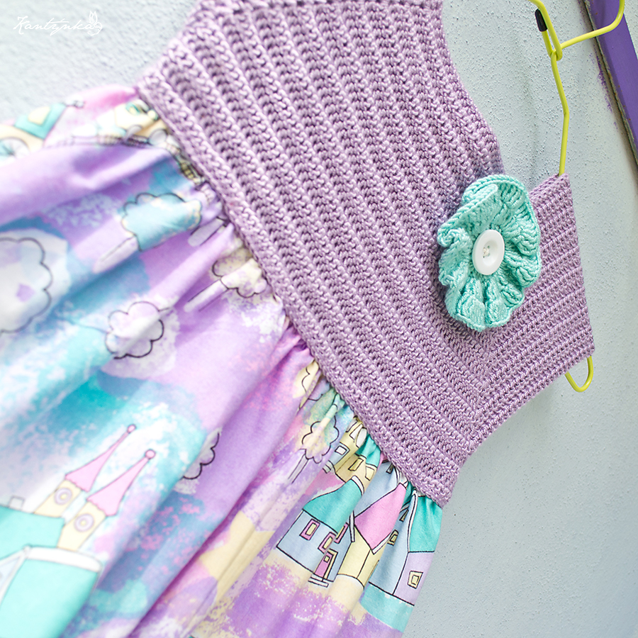 Dívčí šatičky s domečky