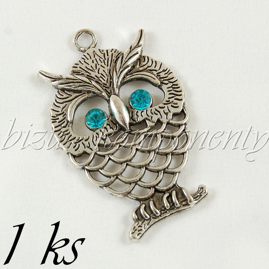 Veliká sova stříbrné barvy se světle modrýma očima (02 0787)