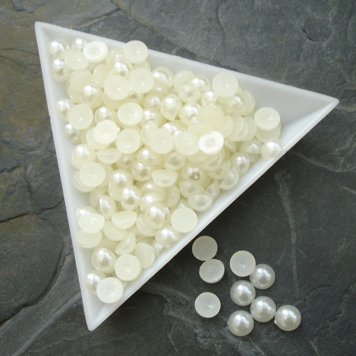 Kabošonek plastový krémový cca 6mm - 100 ks