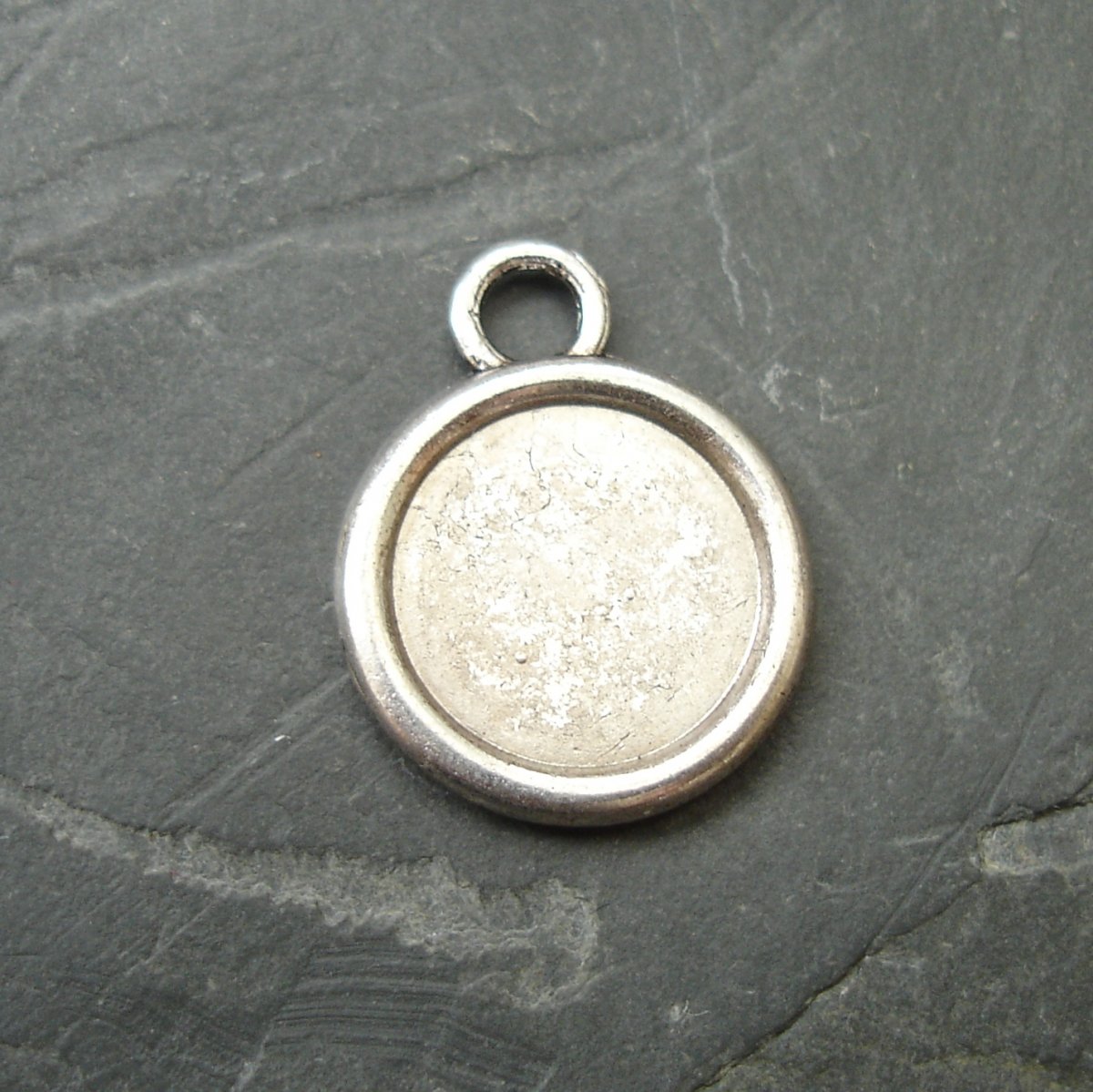 Kovové lůžko Ø14mm hladké - 2 ks