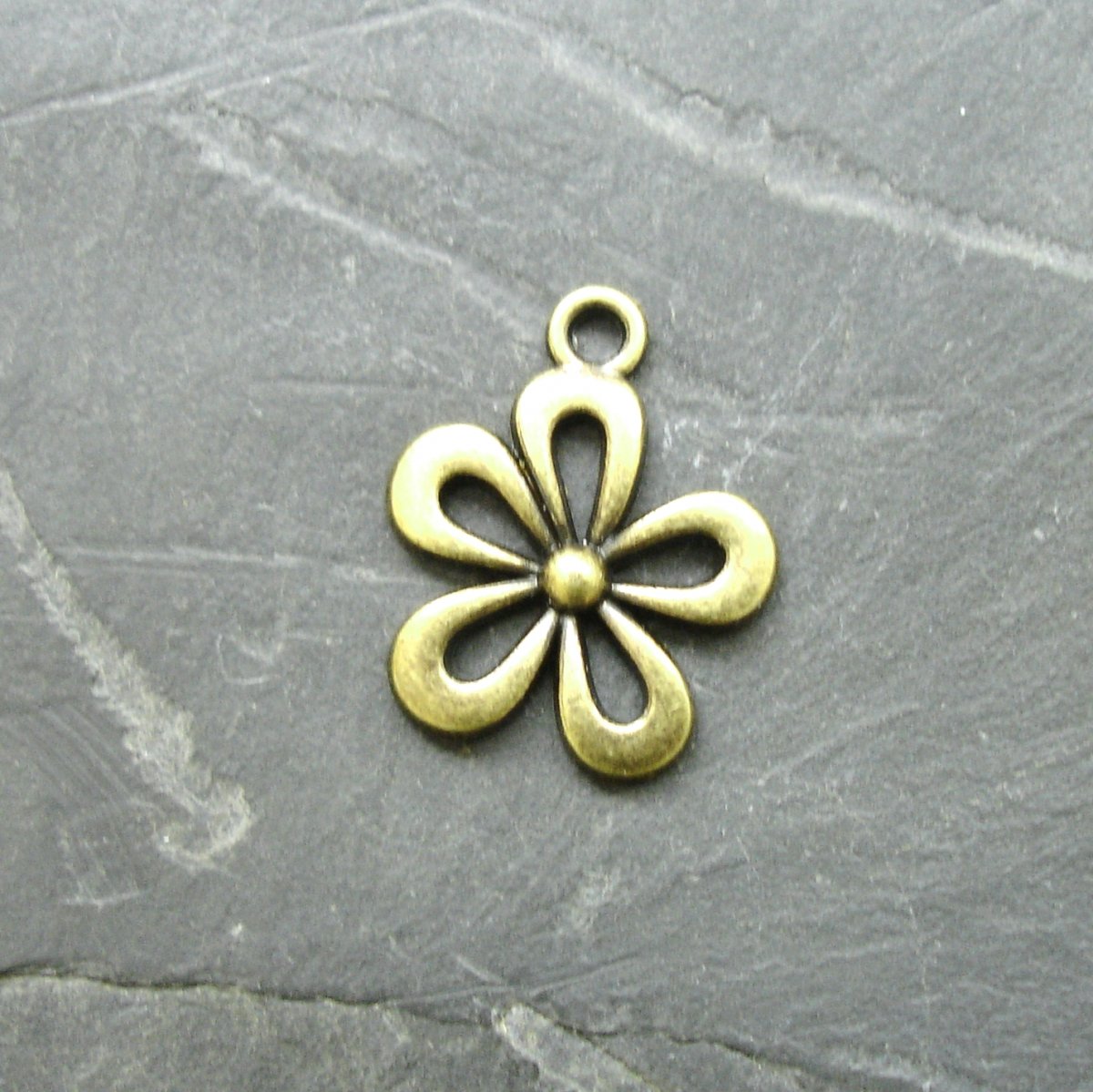 Přívěsek kytka 15 mm - 2ks - starobronzový