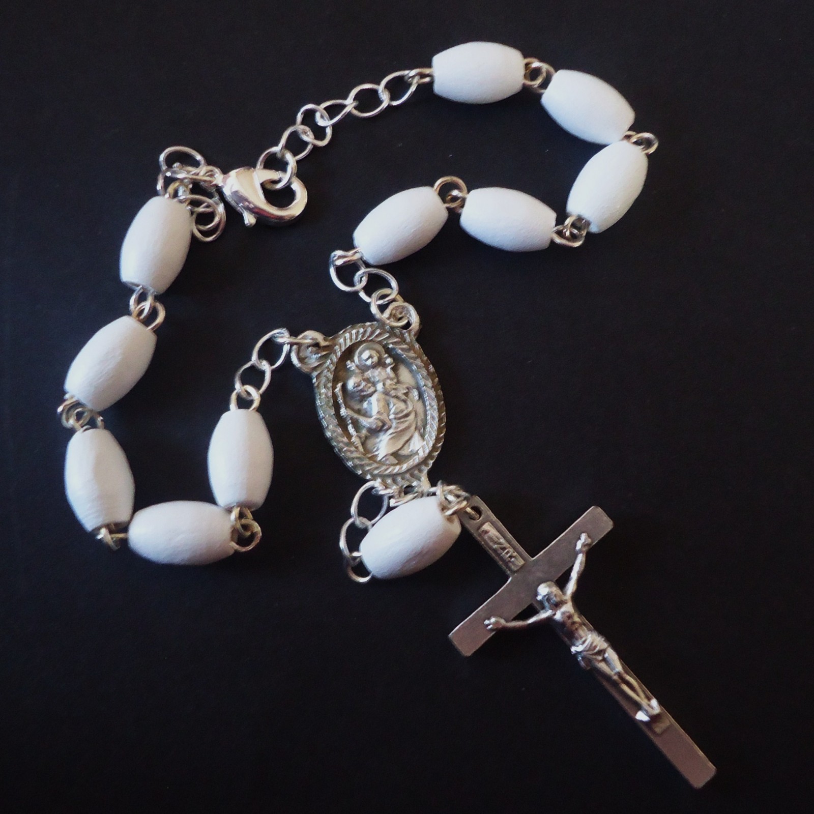 Růženec do auta se Svatým Kryštofem - bílý (dřevo)