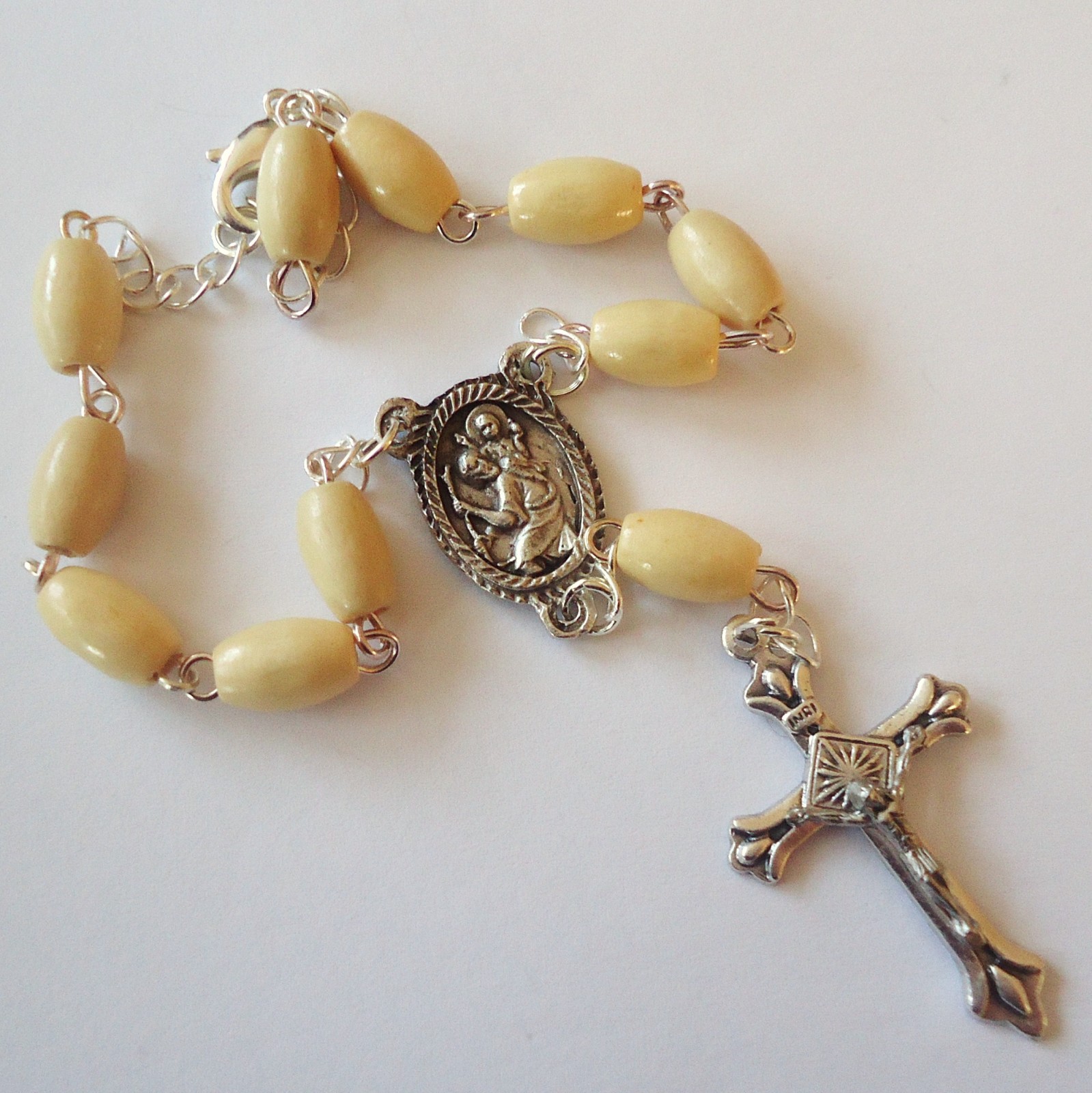 Růženec do auta se Svatým Kryštofem - přírodní (dřevo)