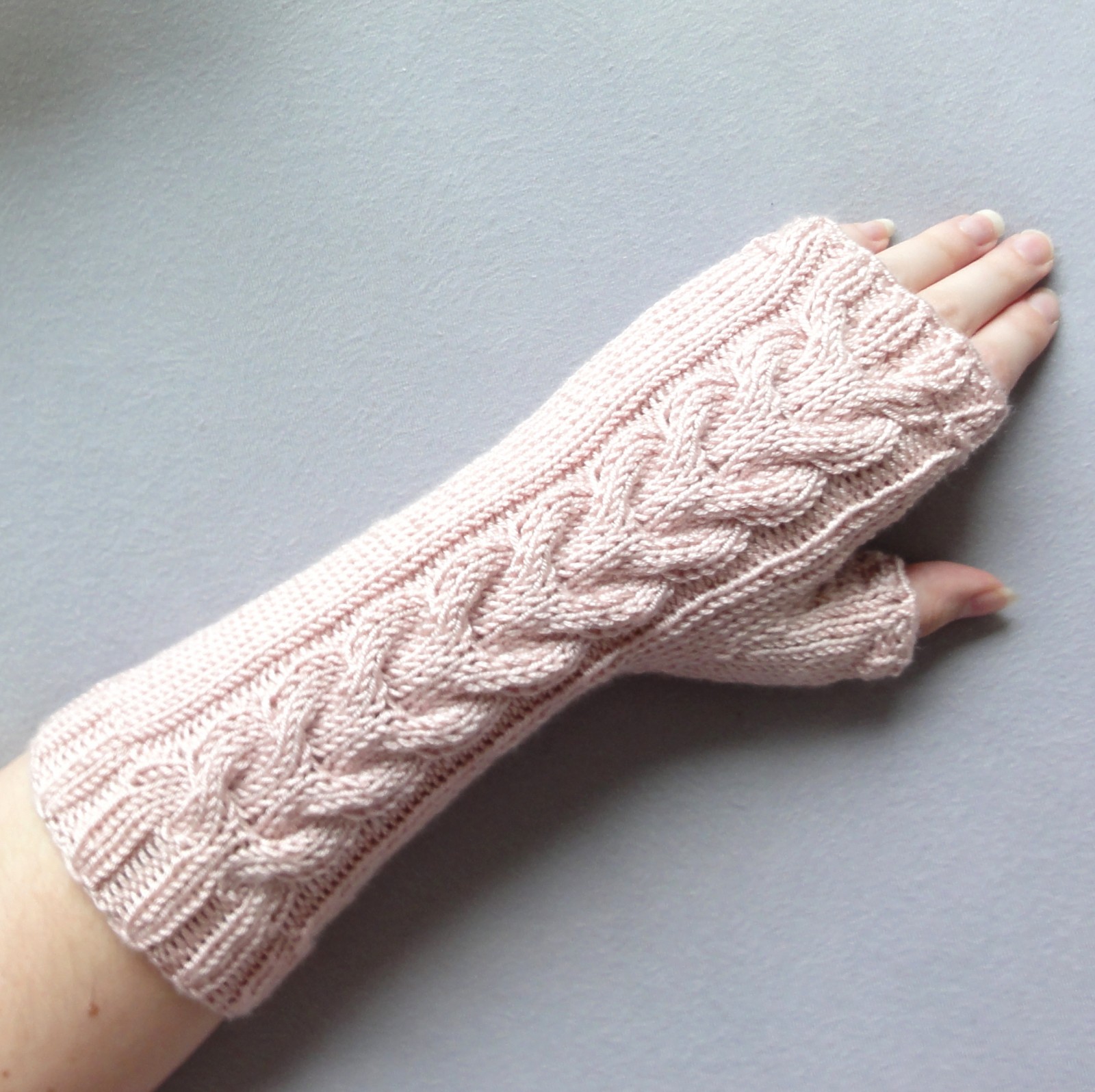 Starorůžové návleky na ruce