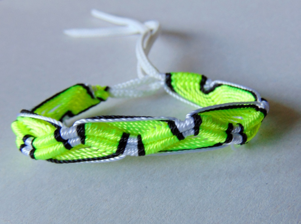 Náramek cikcak macramé 8.