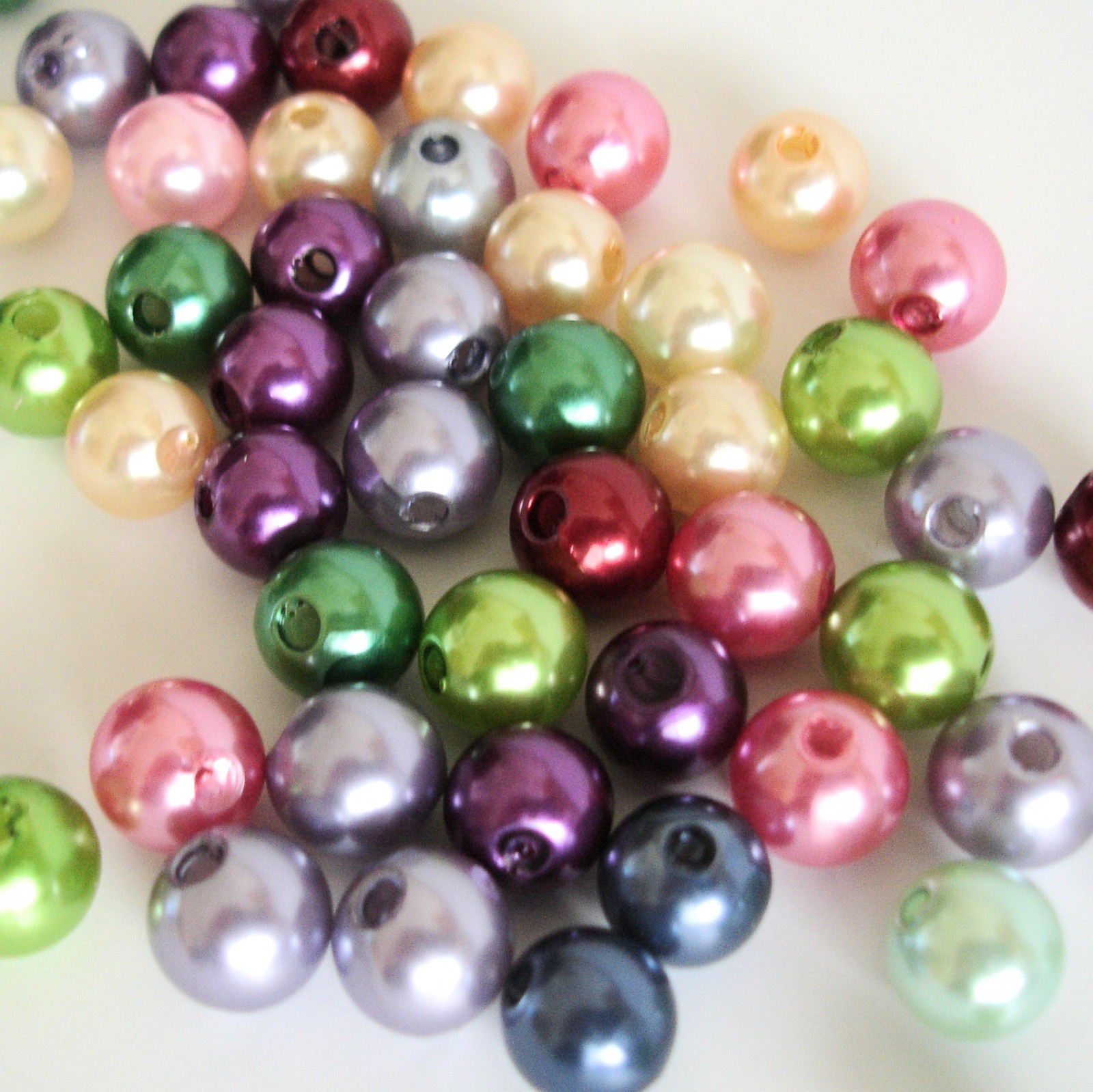 Plastové korálky 8mm mix - 50 ks