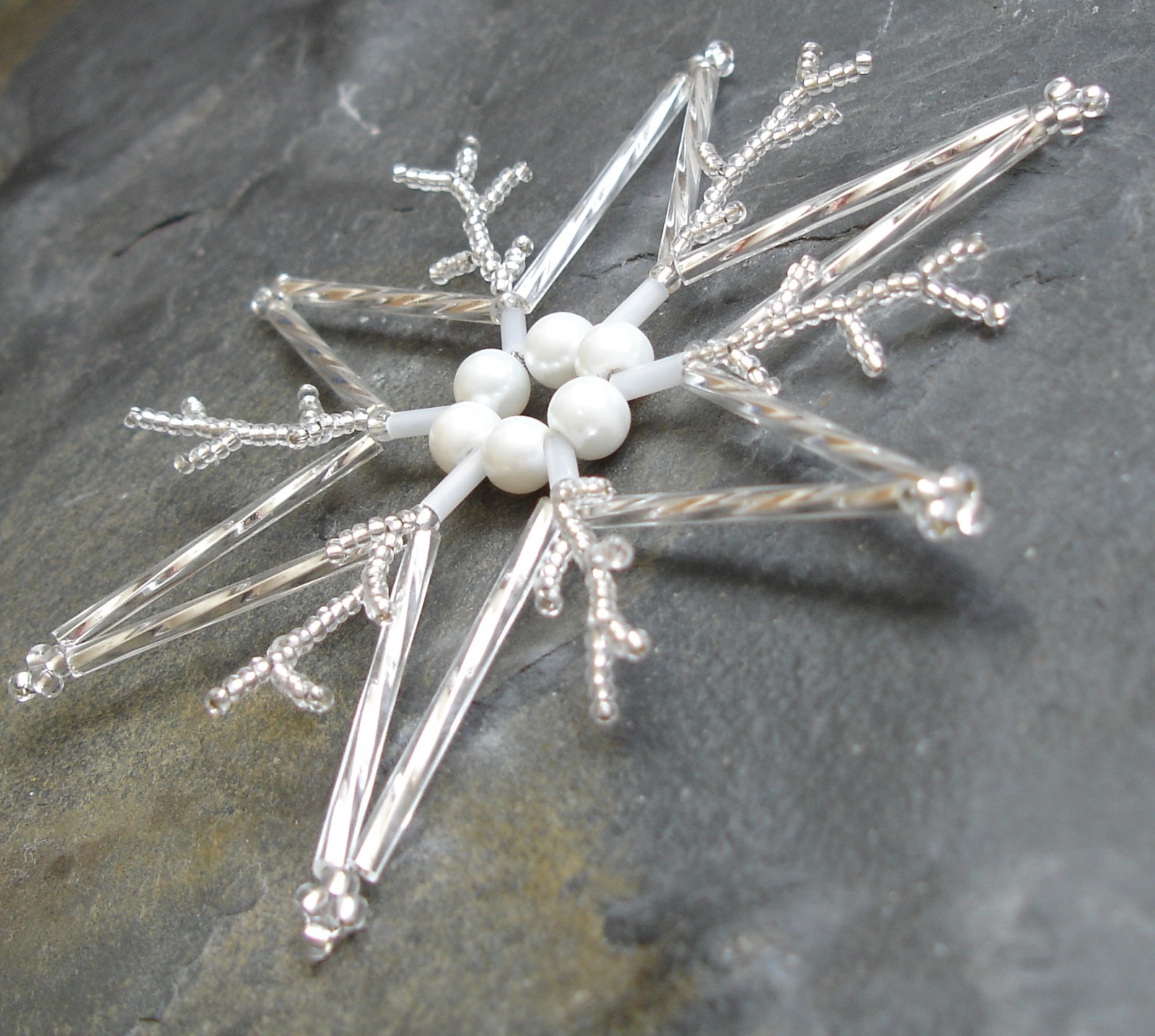 hvězdička bílo-čirá se stříbrným průtahem