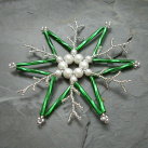 hvězdička bílo-zelená se stříbrným průtahem menší