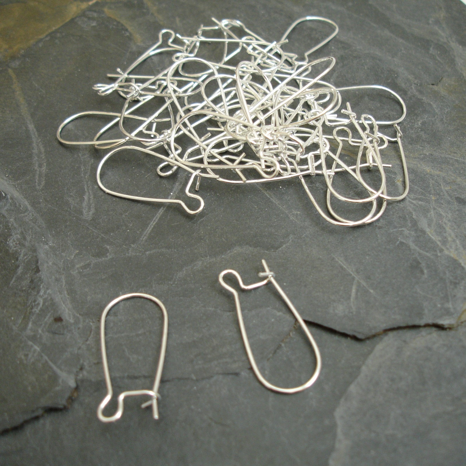 Náušnice uzavíratelné 25mm - 10 ks - stříbrné