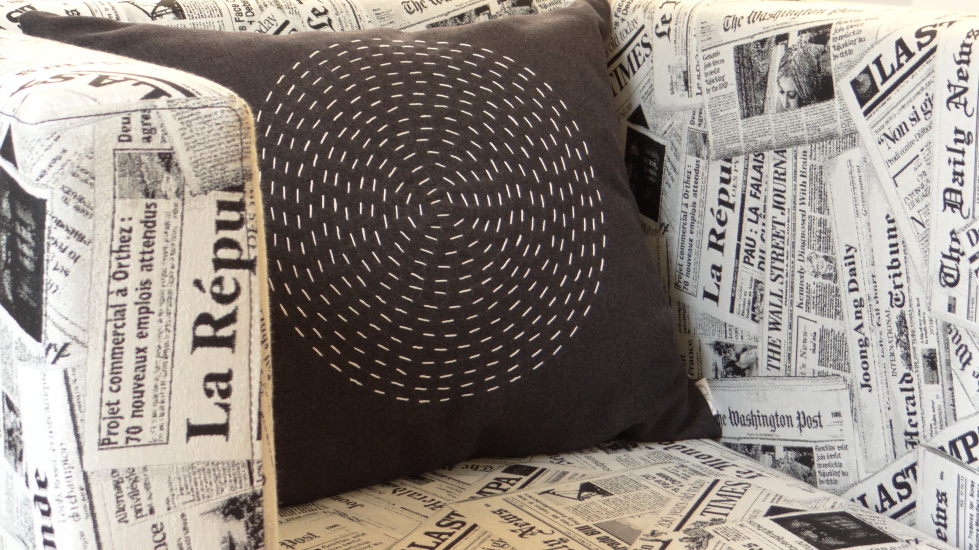 POLŠTÁŘ "WHITE SPIRAL" 60X50 cm