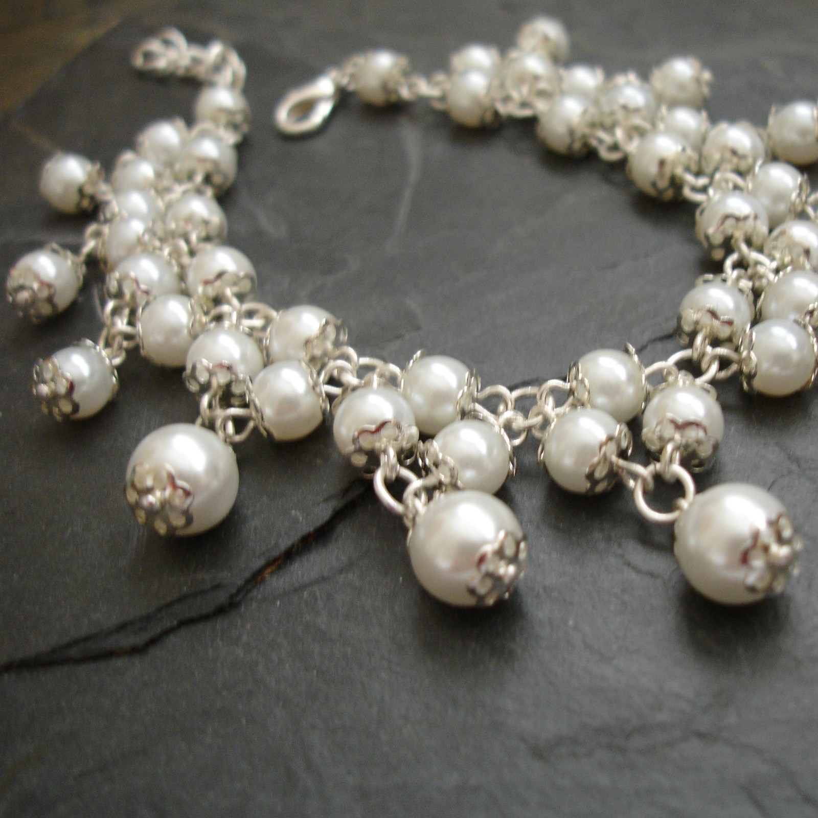 Náramek ketlovaný bílý