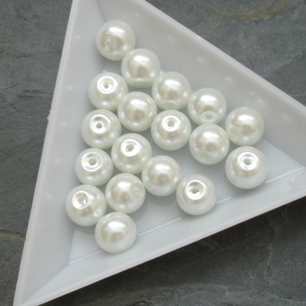 Skleněné voskované kuliček 8mm - 18 ks - bílé