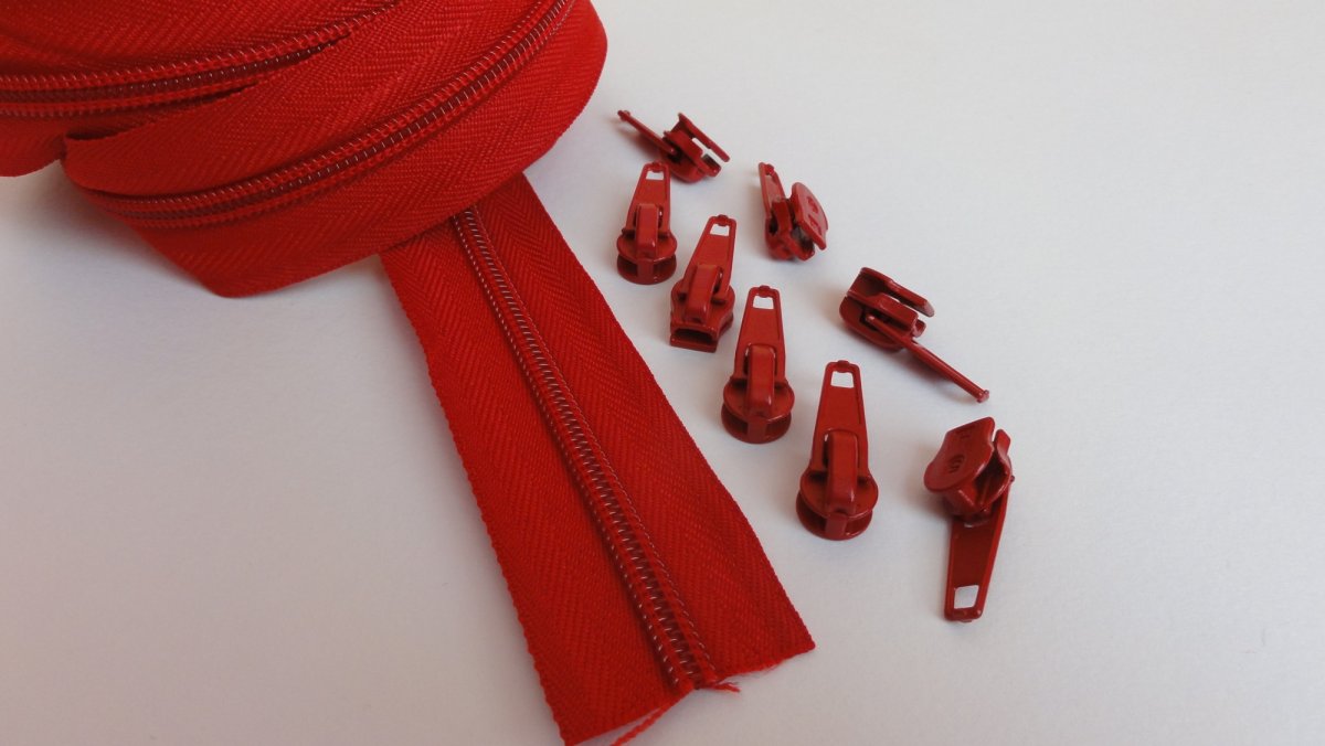 Výhodný balíček - 2m zipu (5mm)  + 8ks jezdců - barva červená  (148)